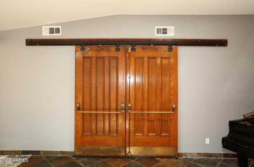 4451 Earll Dr, Phoenix AZ 85031-3821 exterior