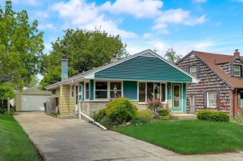 4047 Caulfield Ave, Milwaukee, WI 53235-4902