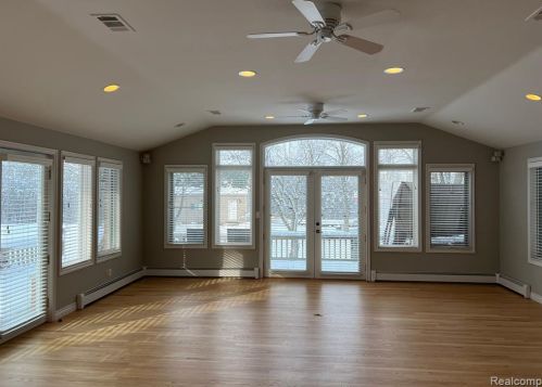 1070 Wattles Rd, Troy MI  48085-4902 exterior