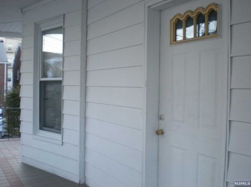 427 Sherman Pl, Fairview NJ  07022-1818 exterior