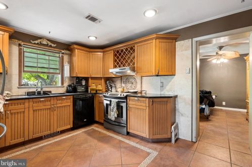 1097 Adams St, Pottstown PA  19464-4144 exterior