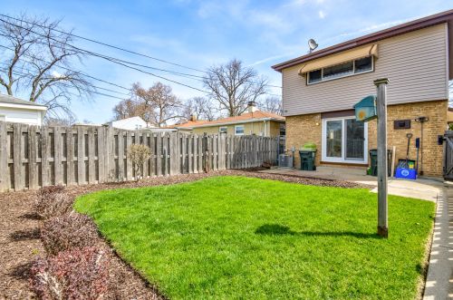 2042 15 Ave, Broadview IL 60153-1205 exterior