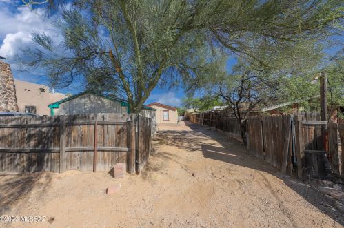 55 King Rd, Tucson AZ 85705-3217 exterior