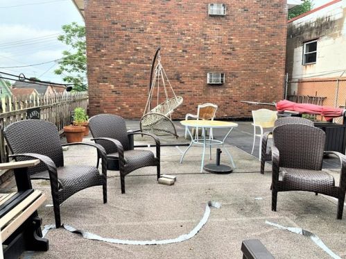 3039 Liberty Ave, Pittsburgh PA 15222-3701 exterior