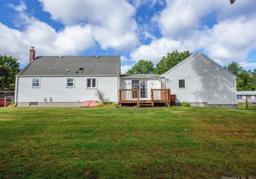 5 Litchfield Dr, Enfield CT 06082-5807 exterior