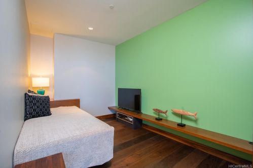 1555 Kapiolani Blvd, Honolulu HI 96814-4553 exterior