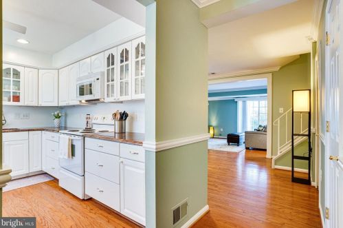 5674 Independence Cir, Alexandria VA 22312-2663 exterior