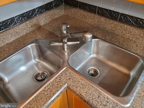 48 Lehavre Ct, Trenton NJ  08619-4723 exterior