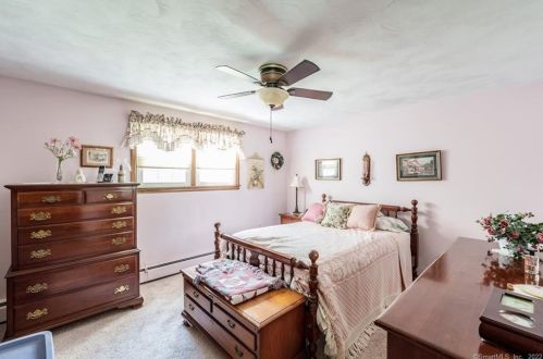 10 Montclair Dr, Enfield CT 06082-3025 exterior