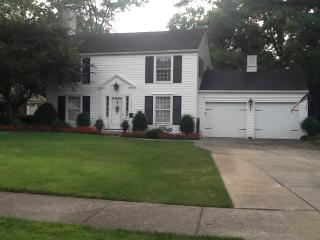 1330 Queen Annes Gate, Cleveland, OH 44145-2632