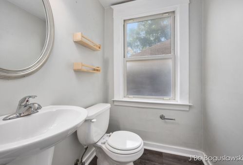 818 Paris Ave, Grand Rapids MI 49546-8314 exterior