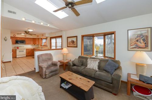 300 Holly Ave, Camden NJ 08107-1022 exterior