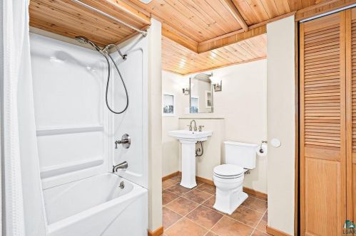 426 Faribault St, Duluth MN 55803-1733 exterior