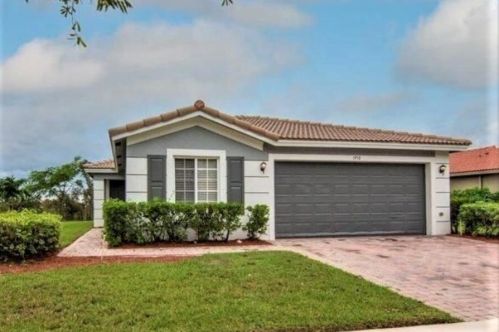 1950 Newport Isles Blvd, Fort Pierce, FL 34953-4585