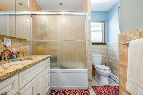 1660 Arkansas Dr, Valley Stream NY 11580-1804 exterior