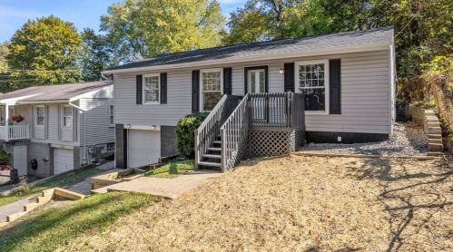 527 Pennview Dr, Pittsburgh, PA 15235-4434