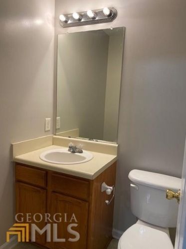 5626 Strathmoor Manor Cir, Lithonia GA  30058-2633 exterior