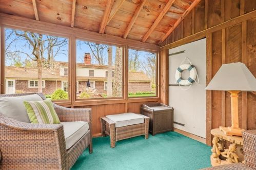 3 Huckleberry Hl Rd, Wilton CT 06897-2802 exterior