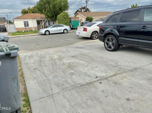 154 Hughes Dr, Oxnard CA  93033-5328 exterior