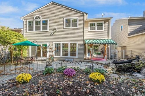 206 Windwatch Dr, Hauppauge, NY 11788-3356