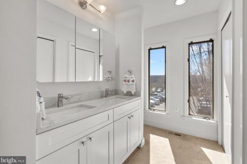 4341 Embassy Park Dr, Washington DC 20016-3607 exterior