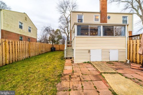 5637 Fenwick Dr, Alexandria VA 22303-1524 exterior