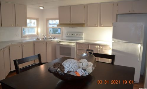 248 Crescentwood Dr, Sandy UT 84070-5730 exterior