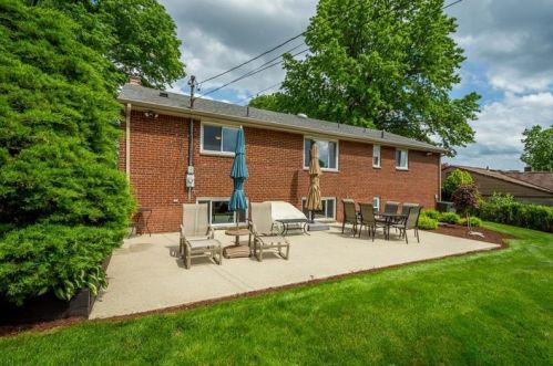 1236 Pinewood Dr, Pittsburgh PA 15243-1812 exterior