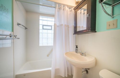 8528 Morgan Ave, Milwaukee WI 53228-1520 exterior