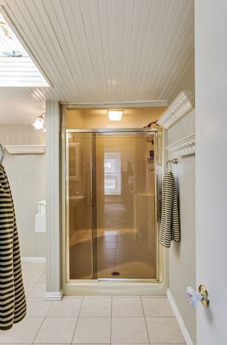 5950 Ozanam Ave, Chicago IL 60631-2235 exterior