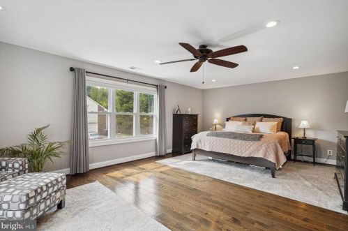 8819 Victory Ln, Rockville MD 20854-3643 exterior