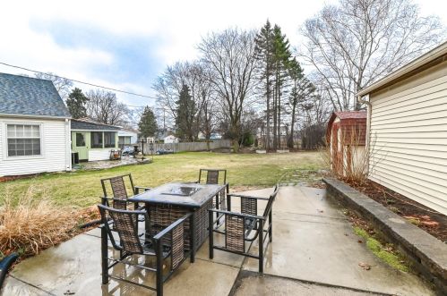 8465 Ravenswood Cir, Milwaukee WI 53226-4653 exterior