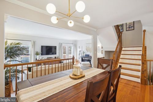 6607 Kelsey Pt Cir, Alexandria VA 22315-5528 exterior