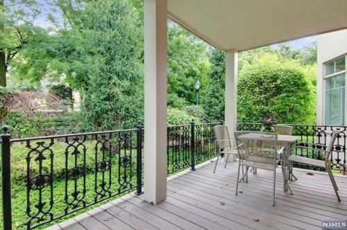 141 Hudson Cv, Edgewater NJ 07020-1480 exterior