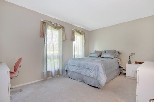 31 Lucille Ln, Huntington Station NY 11746-5810 exterior