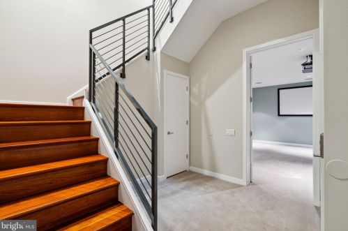 1433 Bainbridge St, Philadelphia PA 19146-2121 exterior