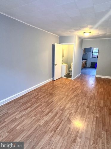 2038 Darien St, Philadelphia, PA 19122-1306