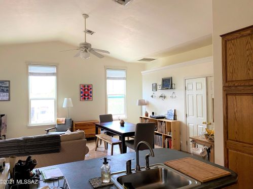 1070 Miles St, Tucson AZ 85719-6140 exterior