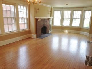 3280 Downer Ave, Milwaukee WI  53211-3105 exterior