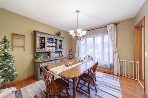 201 Winterset Dr, Springfield MA 01129-1850 exterior