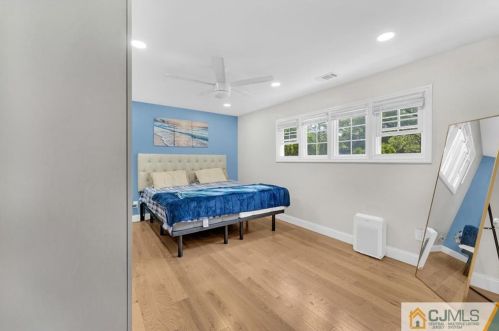 28 Baltic St, Edison NJ 08820-2725 exterior