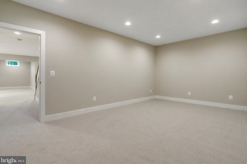 920 Darton Dr, Alexandria VA 22308-2021 exterior