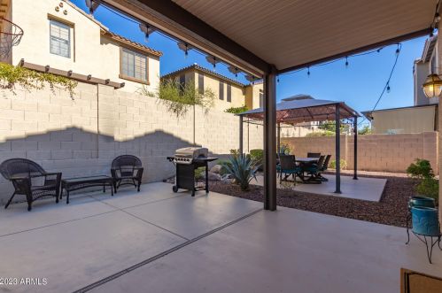 2376 Dusty Wren Dr, Phoenix AZ  85085-7032 exterior