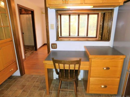 39 Hatch Hl Rd, Vernon CT 06066-6135 exterior