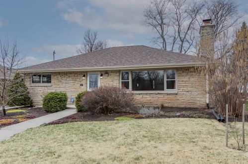 5796 Kinnickinnic Riv Pkwy, Milwaukee WI 53219-2231 exterior