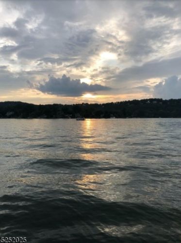 172 Shore Trl, Sparta NJ  07871-2107 exterior