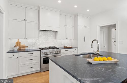 4420 Fessenden St, Washington DC  20016-4054 exterior