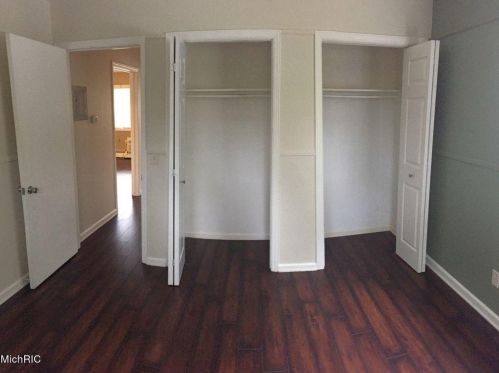 2705 32nd St, Grand Rapids MI 49512-1735 exterior