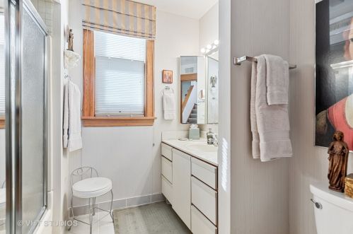 3822 Seeley Ave, Chicago IL 60645-5511 exterior