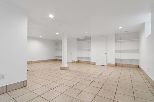 3253 Newhall St, Milwaukee WI 53211-3043 exterior